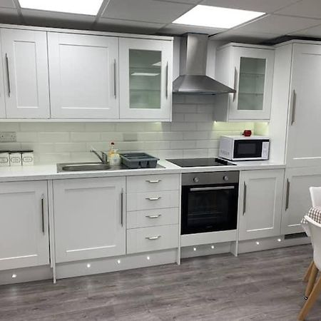 Huge Studio Close To City Centre With Free Secure Parking Leeds  Kültér fotó