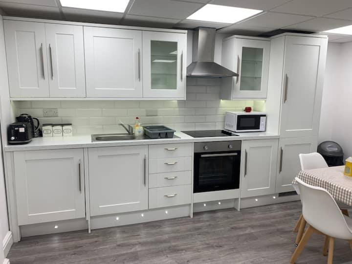 Huge Studio Close To City Centre With Free Secure Parking Leeds  Kültér fotó