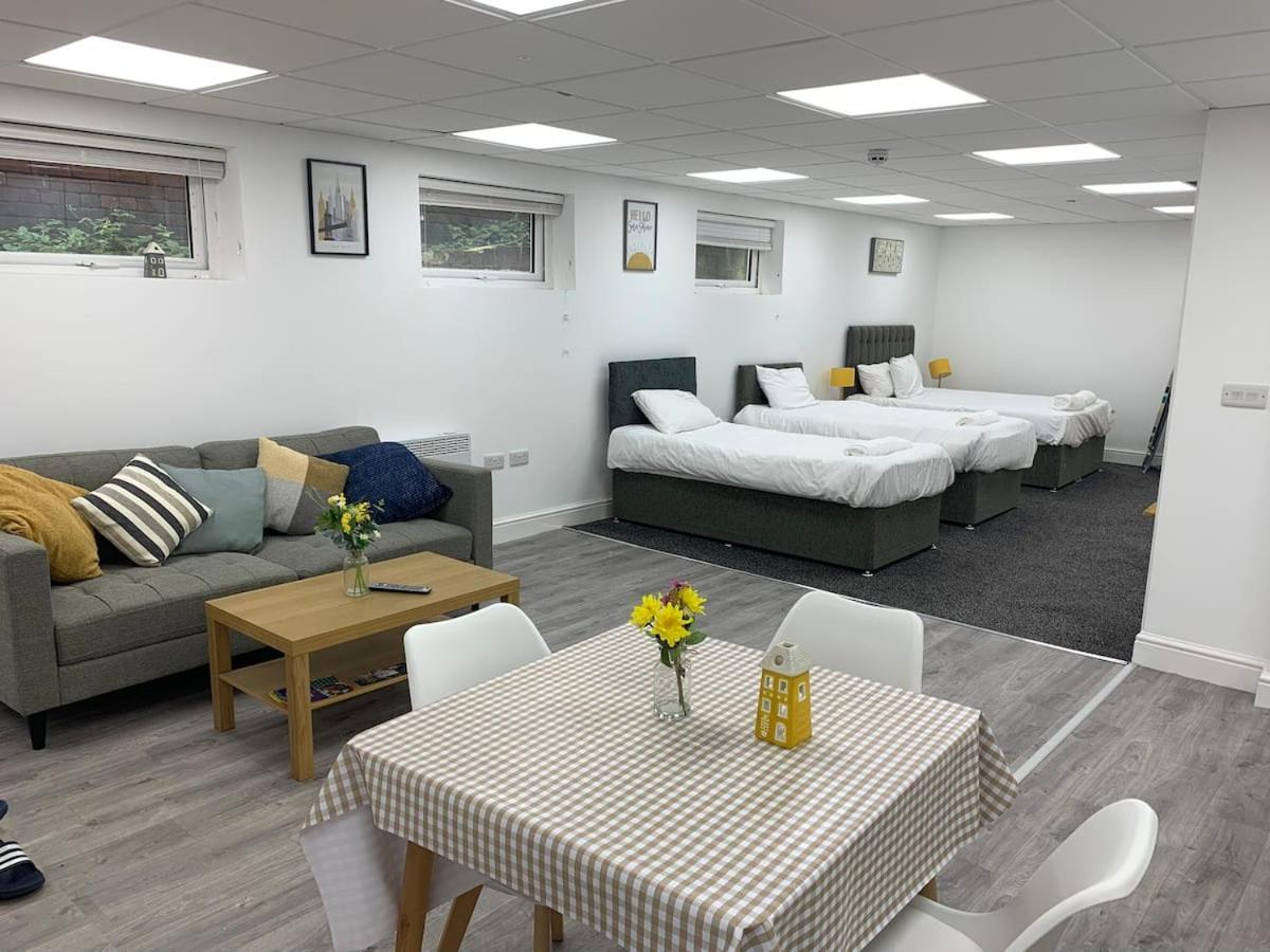 Huge Studio Close To City Centre With Free Secure Parking Leeds  Kültér fotó